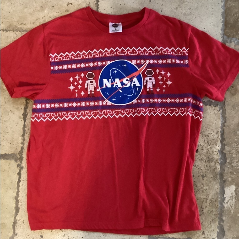 Red NASA Graphic Tee
Pit to pit 21”
Length 27”